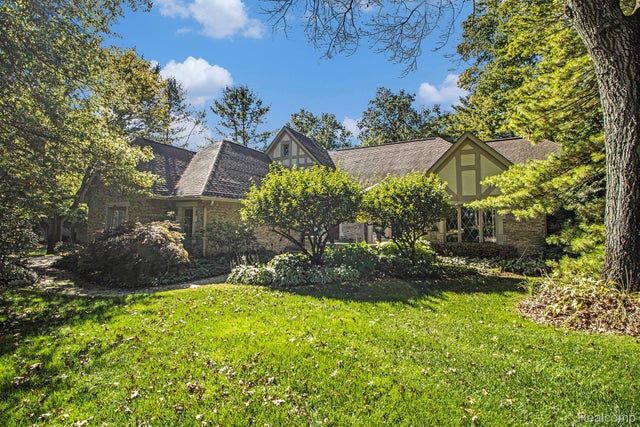 302 Kirksway Lane, Orion charter township