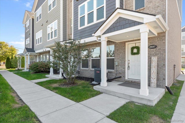 2937 E Square Lake Road, Troy city