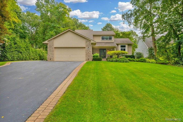 5050 Whitlow Court, Commerce charter township