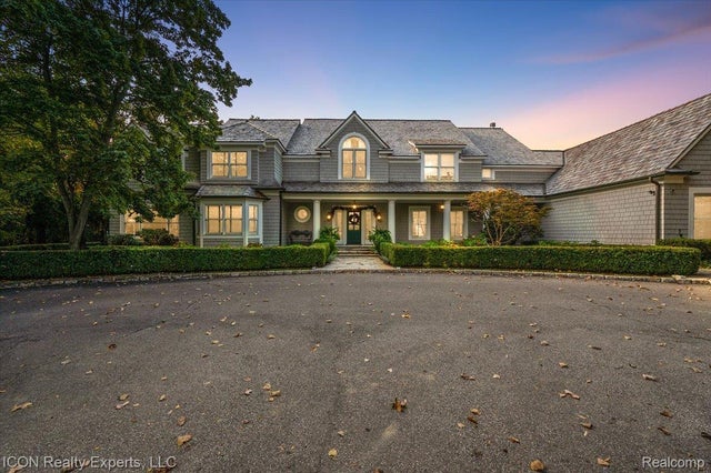 25265 Canterbury Road, Franklin village