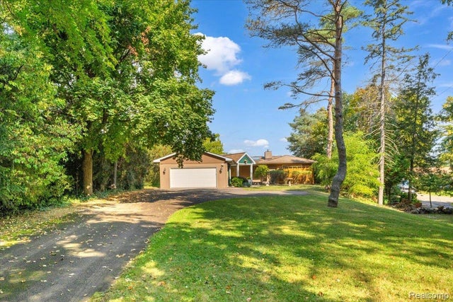 1156 Seneca Road, Lake Orion village