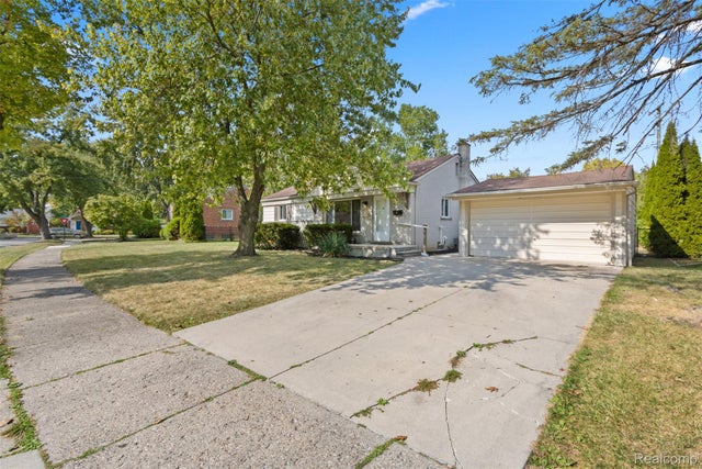 23870 Beacon Drive, Farmington city