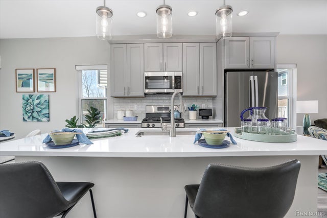 33080 Townhill Road 10, Farmington city
