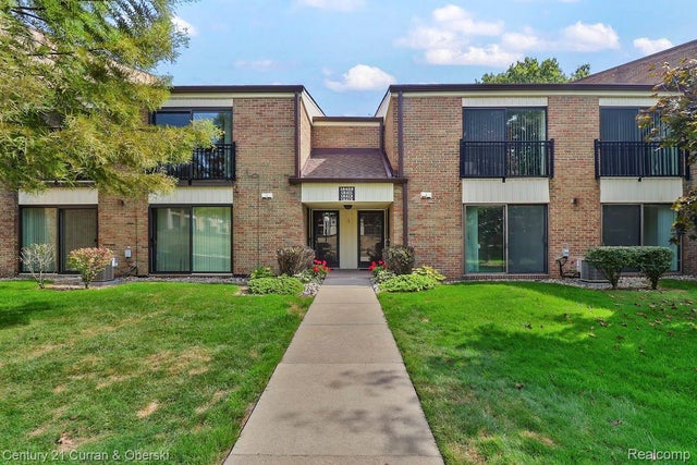18411 University Park Drive Drive, Livonia city