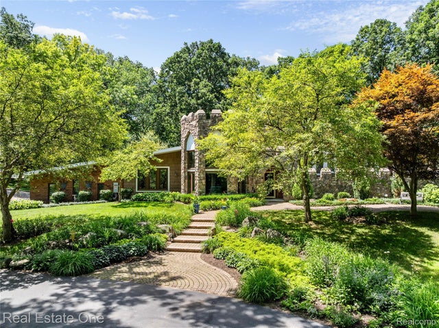 5336 Kensington Road, Brighton township