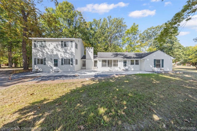 6800 N Clunbury Road, West Bloomfield charter township