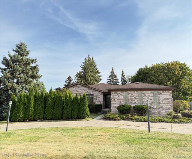 194 E Long Lake Road, Troy city