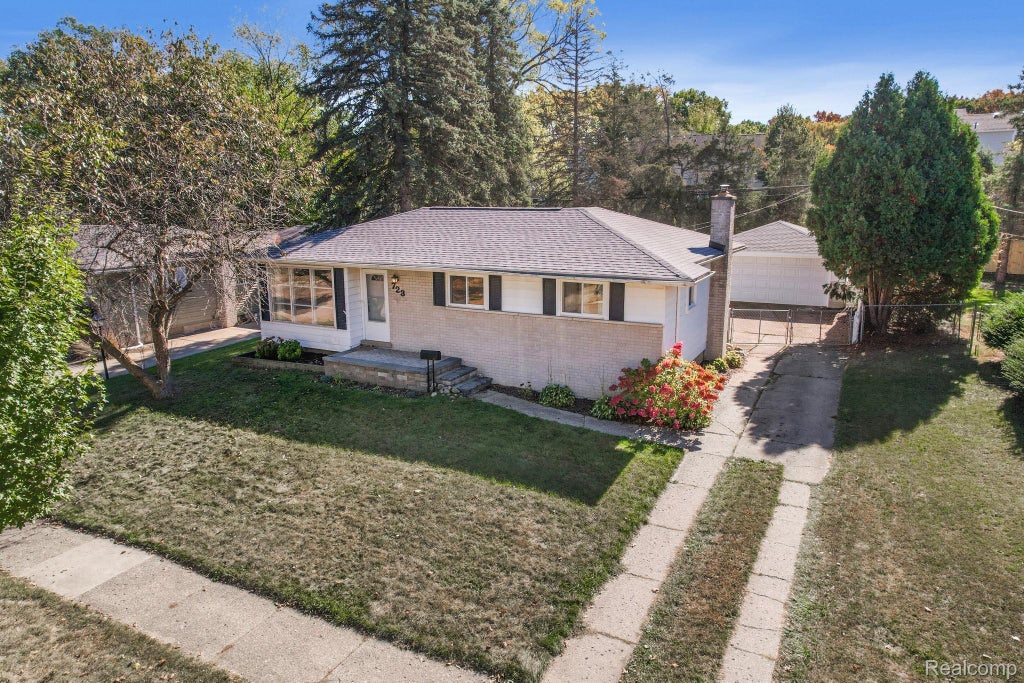 723 Sweetbriar, Milford village