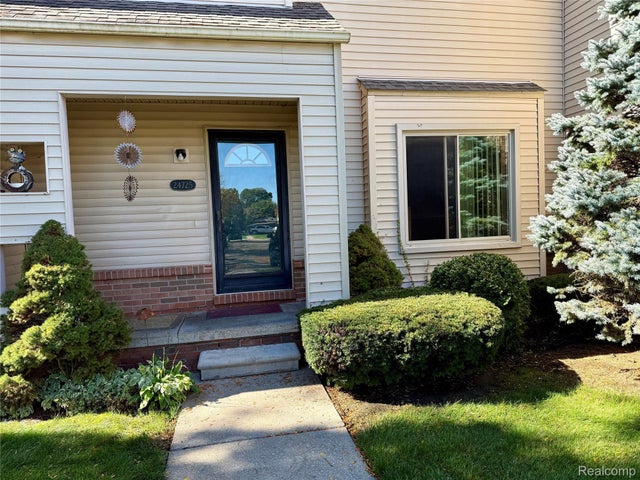 24725 Bashian Drive 16, Novi city