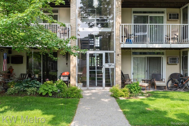 4909 Crooks Road E8, Royal Oak city