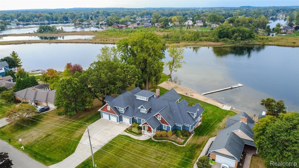 302 Tanview Drive, Oxford charter township
