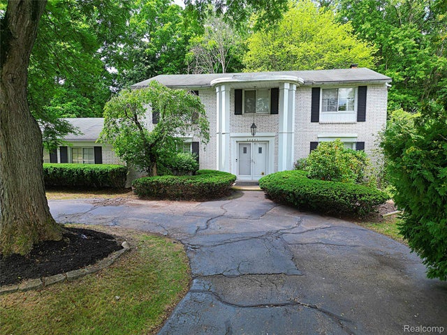 30851 Woodstream Drive, Farmington Hills city