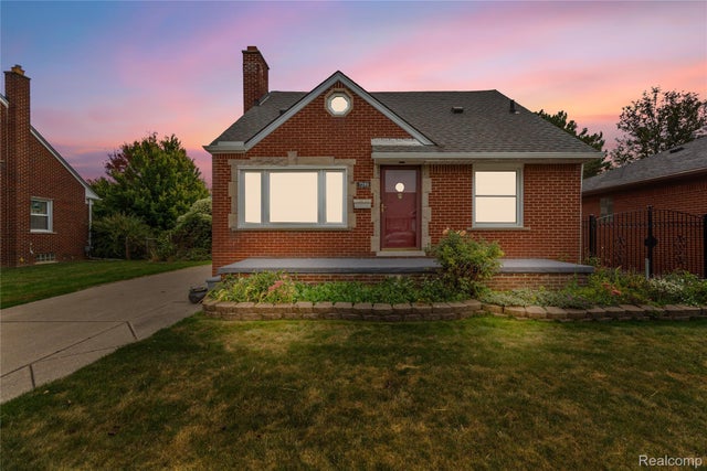 7290 Helen, Center Line city