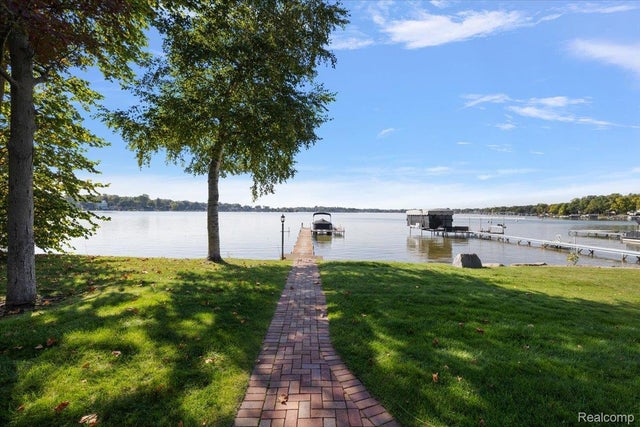 2236 Locklin Lane, West Bloomfield charter township