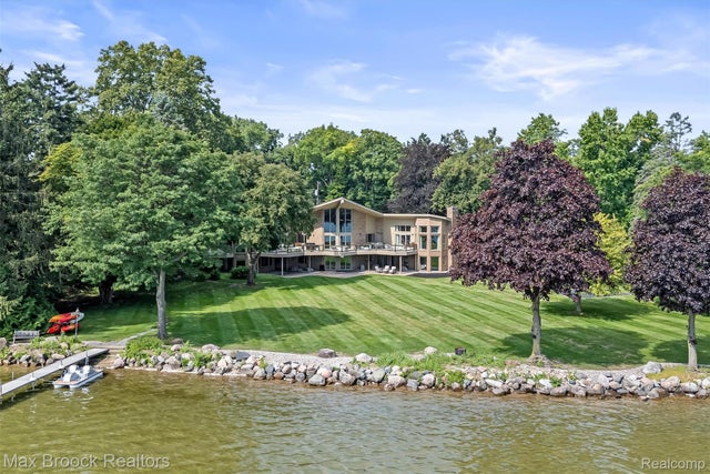 3333 W Shore Drive, Orchard Lake Village city