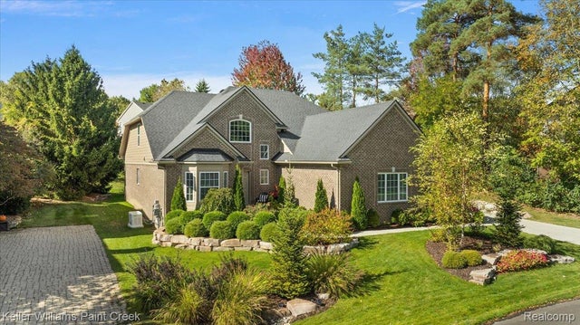 84 Greenan Lane, Orion charter township