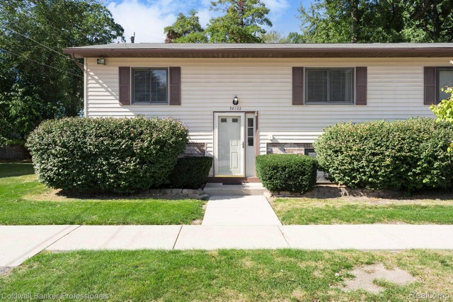 38122 Hixford Place, Westland city