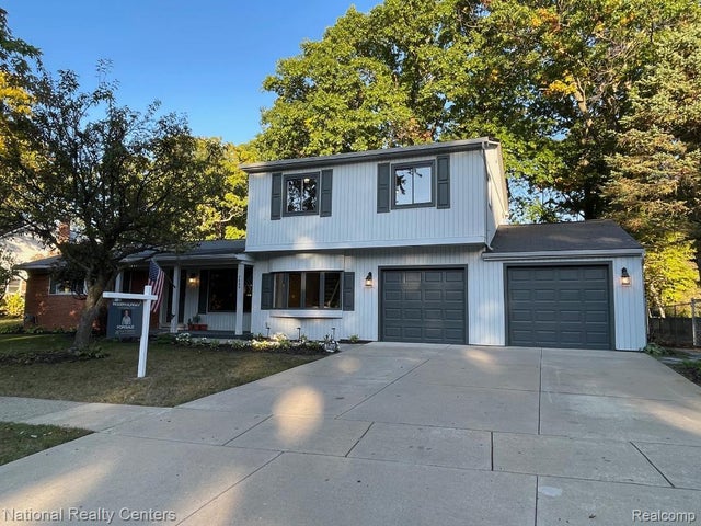 2689 Red Arrow Drive, Commerce charter township