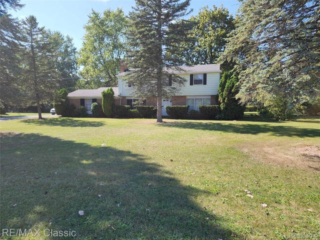 6965 N Adams Road, Bloomfield charter township