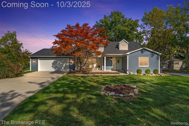 241 Reymont Road, Waterford charter township