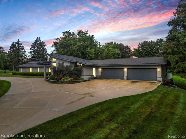 4820 Valley Vista Lane, Troy city