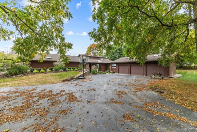 6060 Vreeland Road, Superior charter township