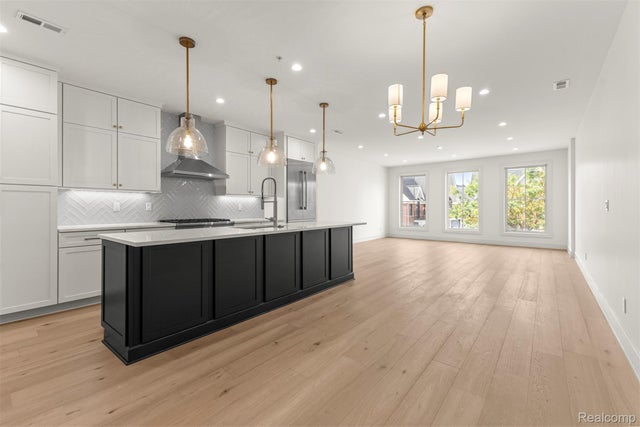 156 N Center Unit 203, Northville city