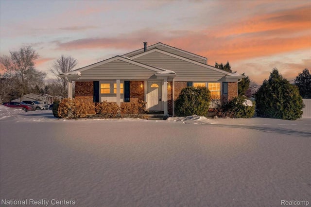 24825 Olde Orchard Street, Novi city