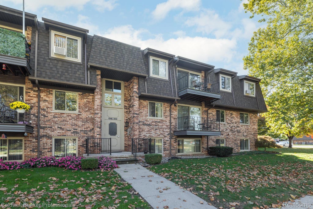 425 Riviera Drive, St. Clair Shores city