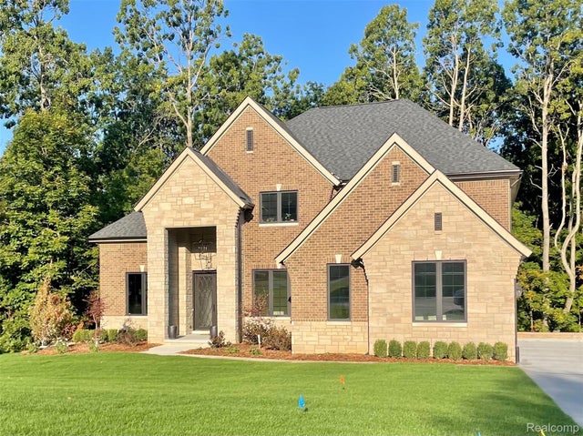 1910 Royal Birkdale Drive, Oxford charter township