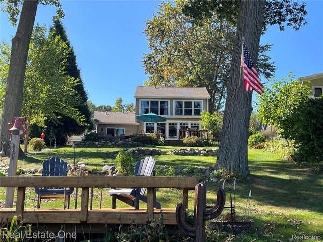 10438 King Road, Springfield charter township