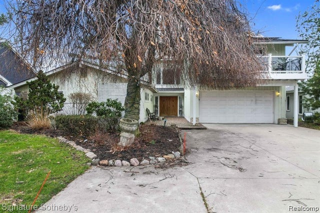 2372 Pine Lake Road, West Bloomfield charter township