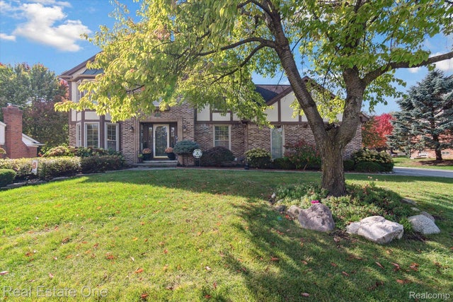 9377 Pineview Street, Plymouth city