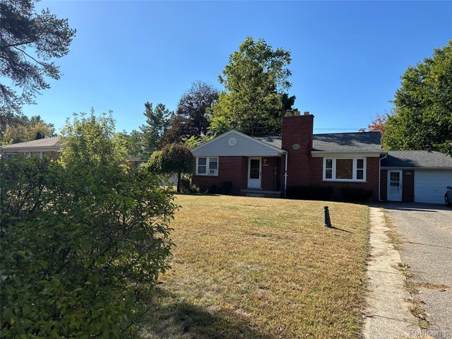 2216 Middlebelt Road, West Bloomfield charter township