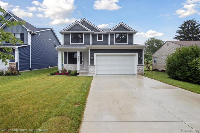 9264 Brookline Avenue, Plymouth city