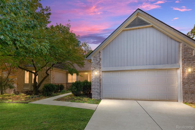 3120 Point Of The Woods Drive, West Bloomfield charter township