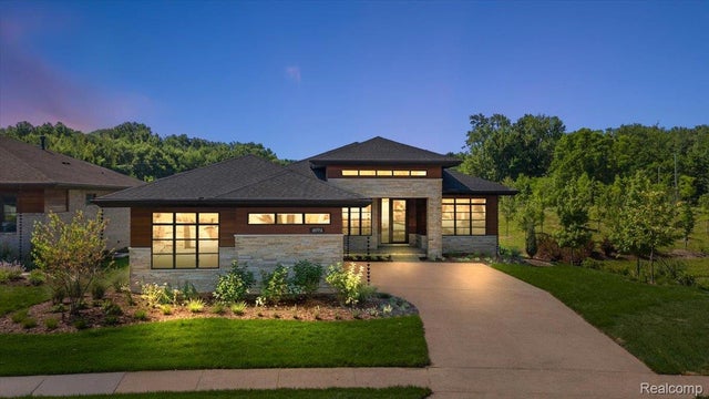 49351 Villa Court, Novi city