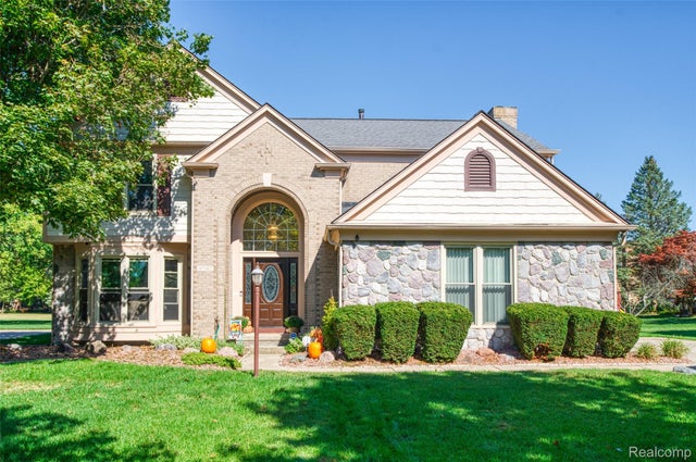 47582 Fox Court, Canton charter township