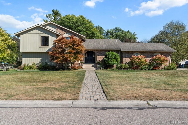 28836 Willow Creek Street, Farmington city
