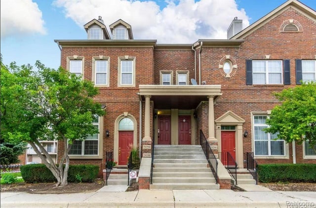 29294 W Glenoaks, Farmington Hills city