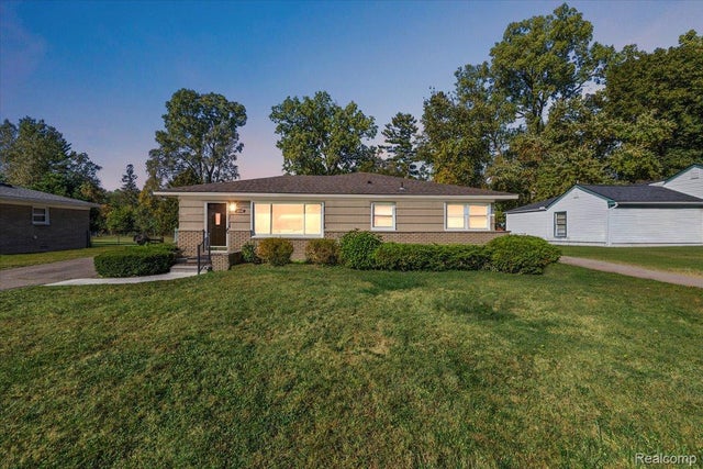18001 Floral Street, Livonia city