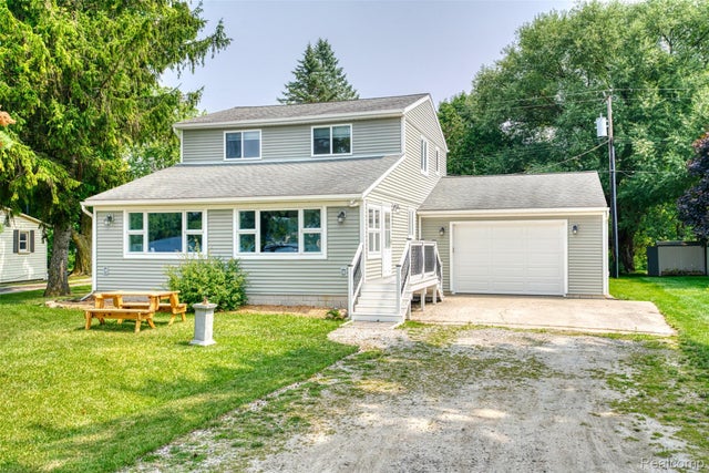 13414 N Lake Road, Dexter township