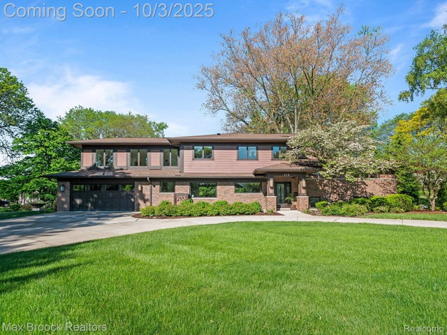 218 Hillboro Drive, Bloomfield charter township