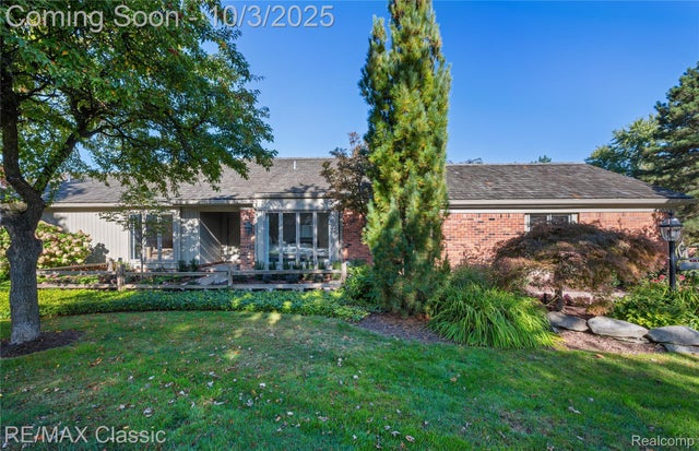 3930 Maple Hill W, West Bloomfield charter township