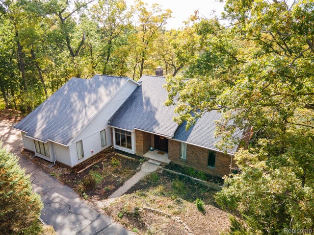 5550 N Rochester Road, Oakland charter township