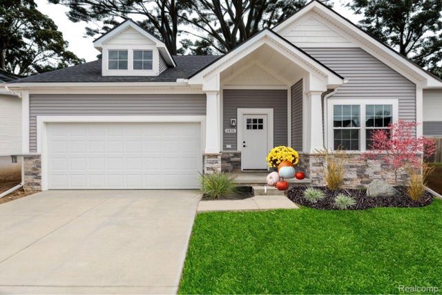 22622 Pine Drive, Lyon charter township