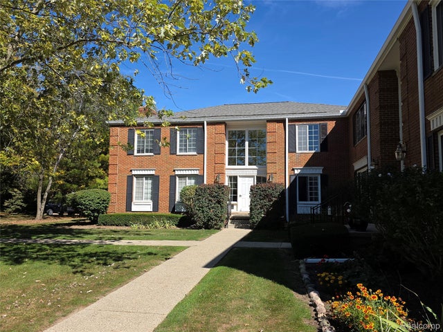 723 E Fox Hills Drive, Bloomfield Hills city