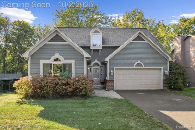 461 Alexander Drive, Commerce charter township