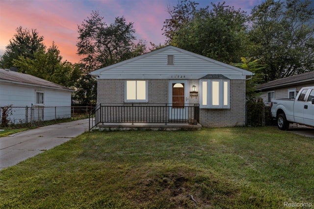 11724 Syracuse Street, Taylor city