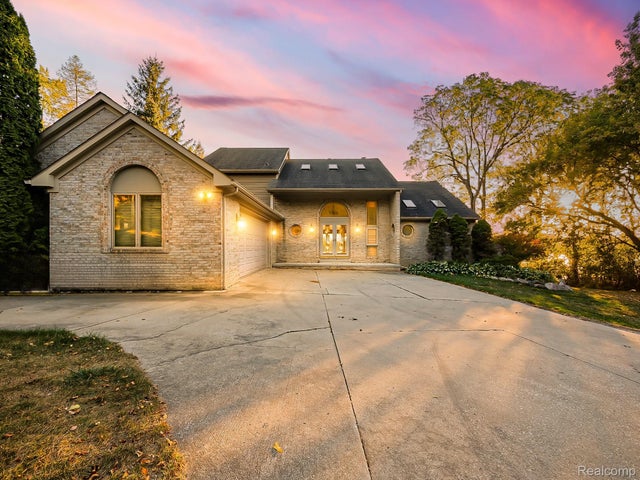 4437 Dora Lane, Lake Orion village